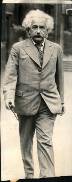 1933 Albert Einstein "The Chicago Sun-Times Archives" Original Photo (Chicago Sun-Times Hologram/MEARS Photo LOA)