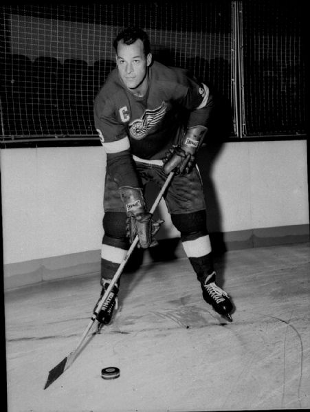 1950s circa Gordie Howe Detroit Red Wings "The Sporting News" Original 3.25" x 4.5" Black And White Negative (The Sporting News Collection/MEARS Auction LOA)