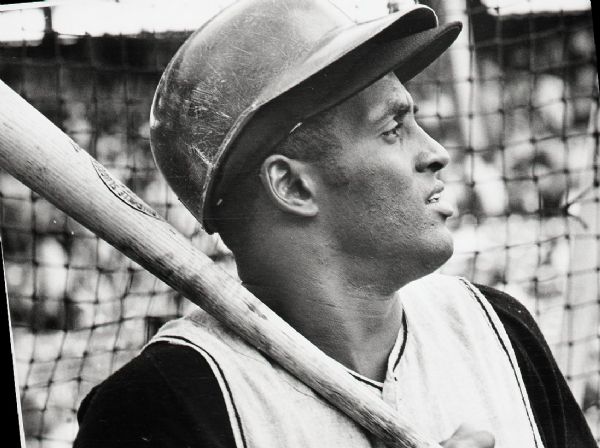 1960-70 Roberto Clemente Pittsburgh Pirates "The Sporting News" Original 3" x 3.75" Black And White Negative (The Sporting News Collection/MEARS Auction LOA) 