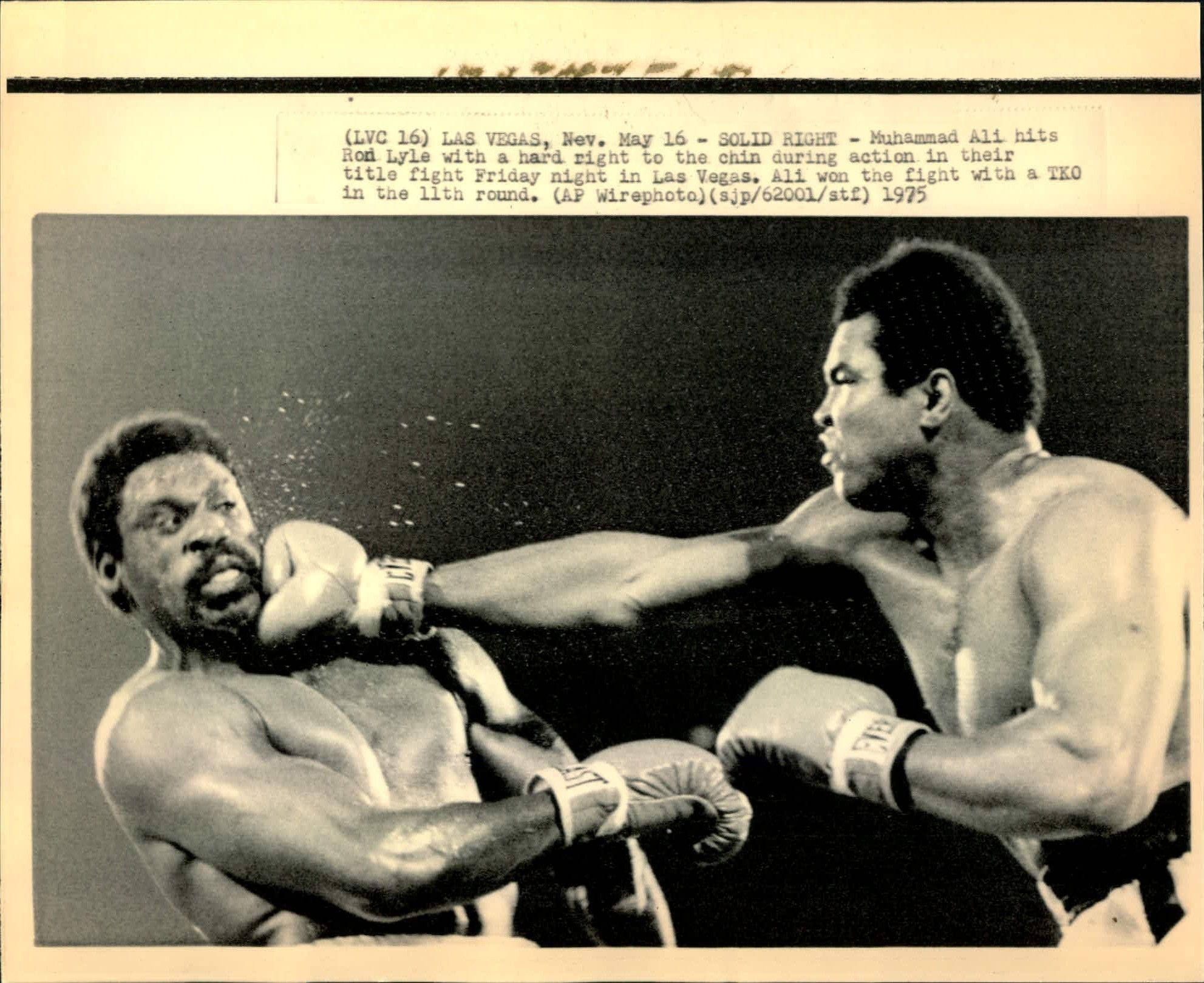 Lot Detail 1975 Muhammad Ali Ron Lyle Las Vegas Title Fight The Chicago Sun Times Collection Archives Original Photo Chicago Sun Times Hologram Mears Photo Loa