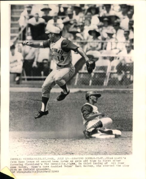 1965 Pete Rose Cincinnati Reds "The Sporting News Collection Archives" Original 8" x 10" Photo (Sporting News Collection Hologram/MEARS Photo LOA)