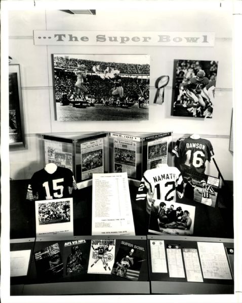 1970 Pro Football Hall of Fame Super Bowl Exhibit "The Sporting News Collection Archives" Original 8" x 10" Photo (Sporting News Collection Hologram/MEARS Photo LOA)