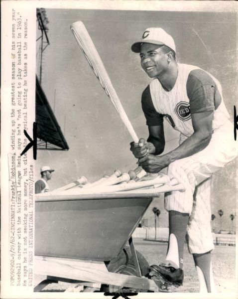 1962 Frank Robinson Cincinnati Reds "The Sporting News Collection Archives" Original 7" x 9" Photo (Sporting News Collection Hologram/MEARS Photo LOA)