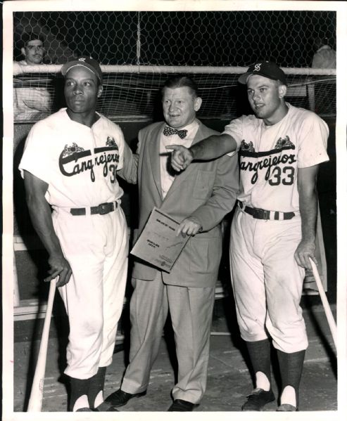 1956 Bob Thurman Earl Hersh Santurce Cangrejeros "The Sporting News Collection Archives" Original Photo (Sporting News Collection Hologram/MEARS Photo LOA)