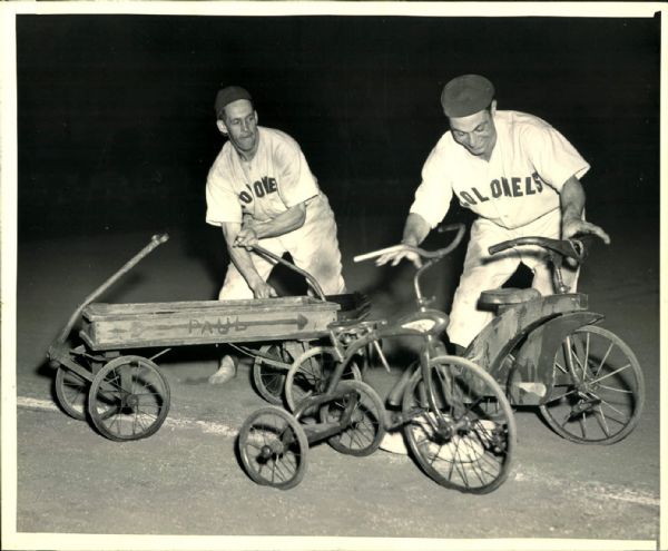 1930s circa Louisville Colonel Radio Appreciation Night "The Sporting News Collection Archives" Original 8" x 10" Photo (Sporting News Collection Hologram/MEARS Photo LOA)
