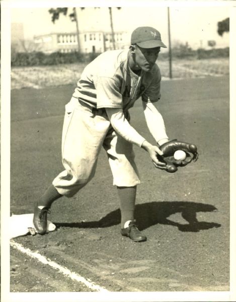 1940 Glen Stewart New York Giants "The Sporting News Collection Archives" Original Photo (Sporting News Collection Hologram/MEARS Photo LOA)