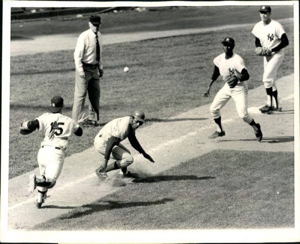 1970 Ted Savage Chased by Thurman Munson "The Sporting News Collection Archives" Original 8" x 10" Photo (Sporting News Collection Hologram/MEARS Photo LOA)