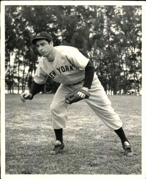 1940s Joe DiMaggio In The Field New York Yankees "The Sporting News Collection Archives" Original 8" x 10" Photo (Sporting News Collection Hologram/MEARS Photo LOA)