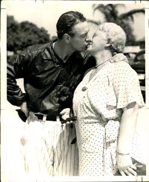 1930s Lou Gehrig New York Yankees "The Sporting News Collection Archives" Original Photo (Sporting News Collection Hologram/MEARS Photo LOA)