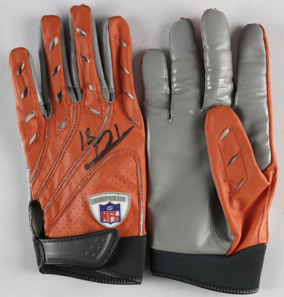 2010 Terrell Owens Signed Game Worn Cincinnati Bengals Gloves (MEARS Auction LOA)