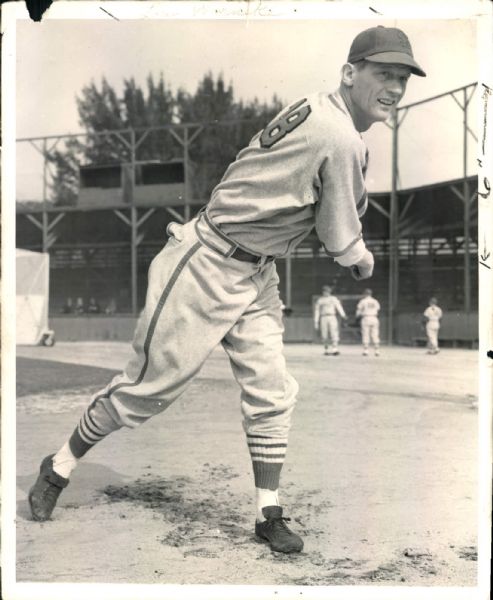 1938 Lon Warneke St. Louis Cardinals "The Sporting News Collection Archives" Original 8" x 10" Photo (Sporting News Collection Hologram/MEARS Photo LOA)