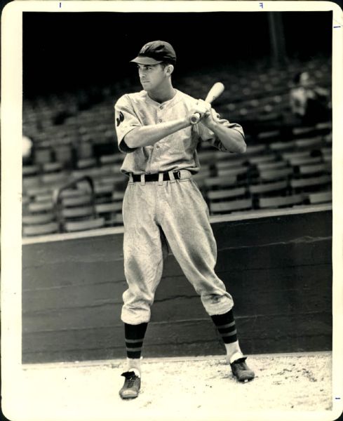 1936-37 Cecil Travis Washington Senators "The Sporting News Collection Archives" Original 8" x 10" Photo (Sporting News Collection Hologram/MEARS Photo LOA)