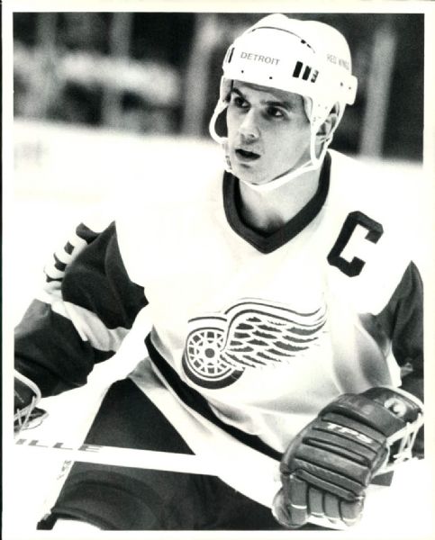 1988-93 Steve Yzerman Detroit Red Wings "The Sporting News Collection Archives" Original Photo (Sporting News Collection Hologram/MEARS Photo LOA) - Lot of 30