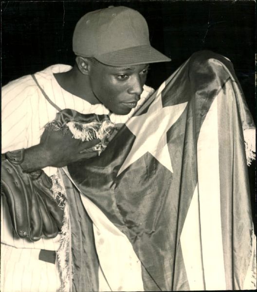1955 Sandy Amoros Brooklyn Dodgers Havana Reds "The Sporting News Collection Archives" Original Photo (Sporting News Collection Hologram/MEARS Photo LOA)