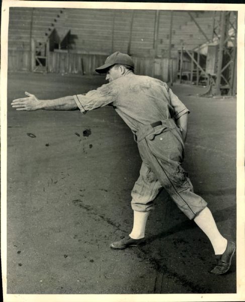1942 Benny Culp Philadelphia Phillies "The Sporting News Collection Archives" Original PhotoS (Sporting News Collection Hologram/MEARS Photo LOA) - Lot of 5