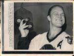 1965-72 Bobby Hull Chicago Blackhawks Winnipeg Jets The Sporting News Collection Archives Laser Photos (Sporting News Collection Hologram/MEARS Photo LOA) - Lot of 18