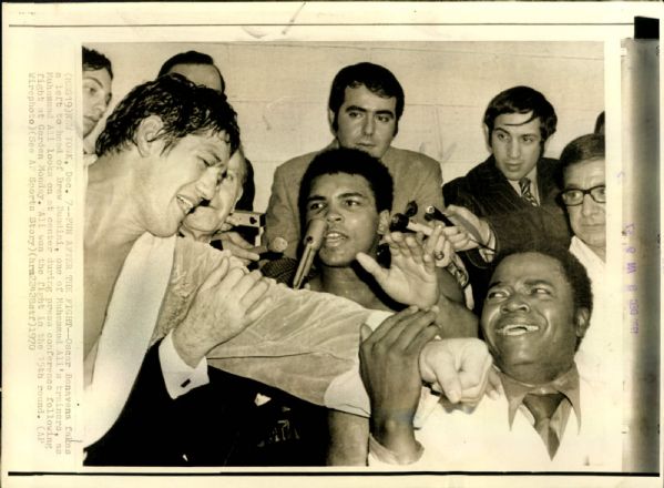 1970 Muhammad Ali Oscar Bonavena "The Chicago Sun-Times Collection Archives" Original Photo (Chicago Sun-Times Hologram/MEARS Photo LOA)