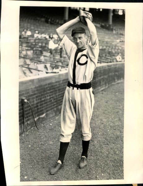 1933 Oral Hildebrand Cleveland Indians "The Chicago Sun-Times Collection Archives" Original Photo (Chicago Sun-Times Hologram/MEARS Photo LOA)