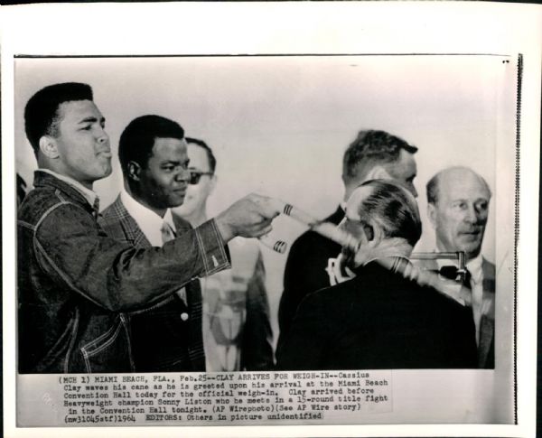 1964 Cassius Clay / Muhammad Ali "The Chicago Sun-Times Collection Archives" Original Photo (Chicago Sun-Times Hologram/MEARS Photo LOA)