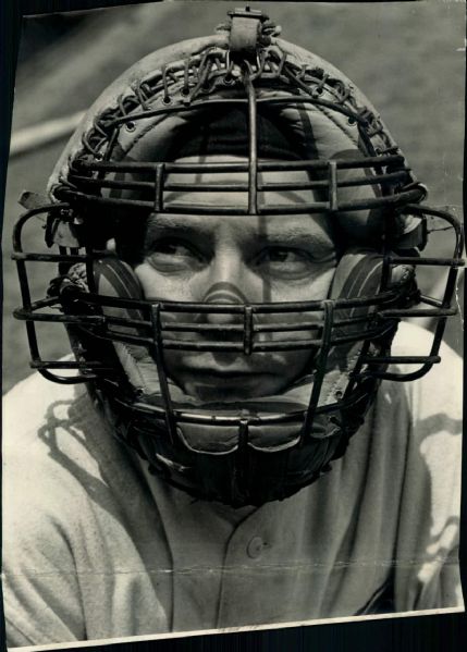 1944 Ray Mueller Cincinnati Reds "The Chicago Sun-Times Collection Archives" Original Photo (Chicago Sun-Times Hologram/MEARS Photo LOA)