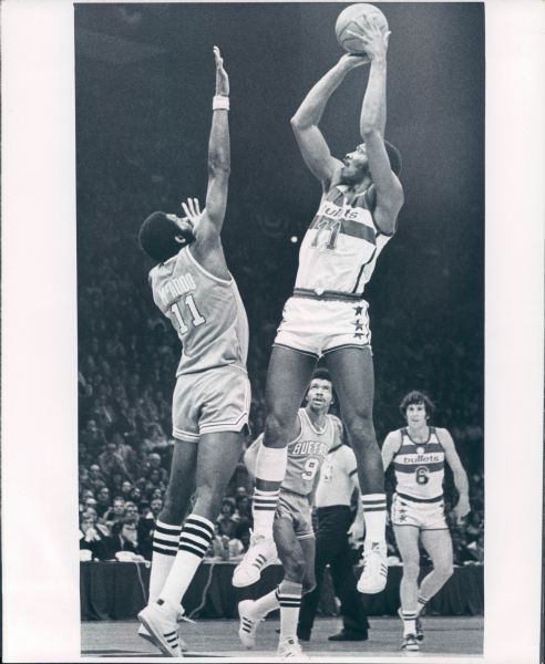 1975 Elvin Hayes Washington Bullets "The Sporting News Collection Archives" Original Type 1 8" x 10" Photo (Sporting News Collection Hologram/MEARS Type 1 Photo LOA)