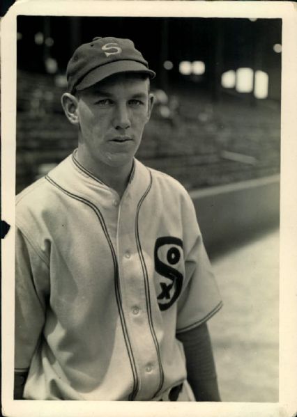 1930s-60s White Sox Baseball Premiums - 42 Total Incl. 12 Dexter Press 22 Team Issued Photos Signed George Brace Postcards