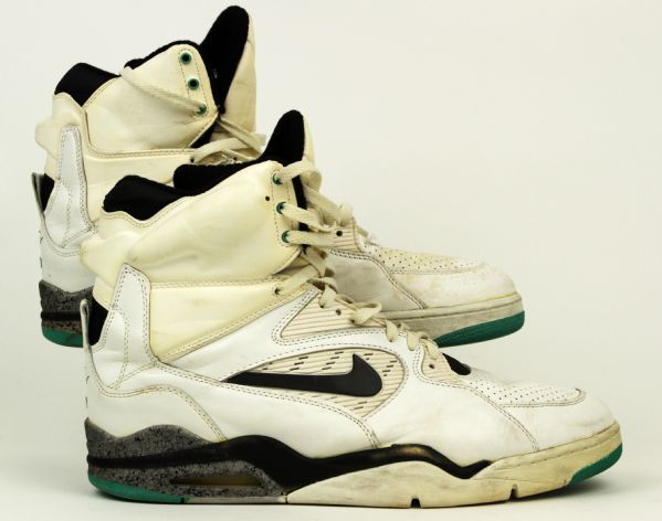 1990-91  Milwaukee Bucks Game Worn Nike Shoes (MEARS Auction LOA)