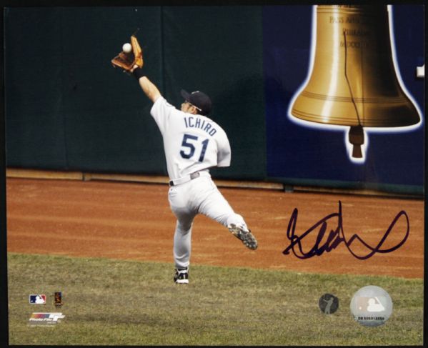 2000s Ichirio Suzuki Seattle Mariners Signed 8" x 10" Photo w/ Ichiro Hologram 