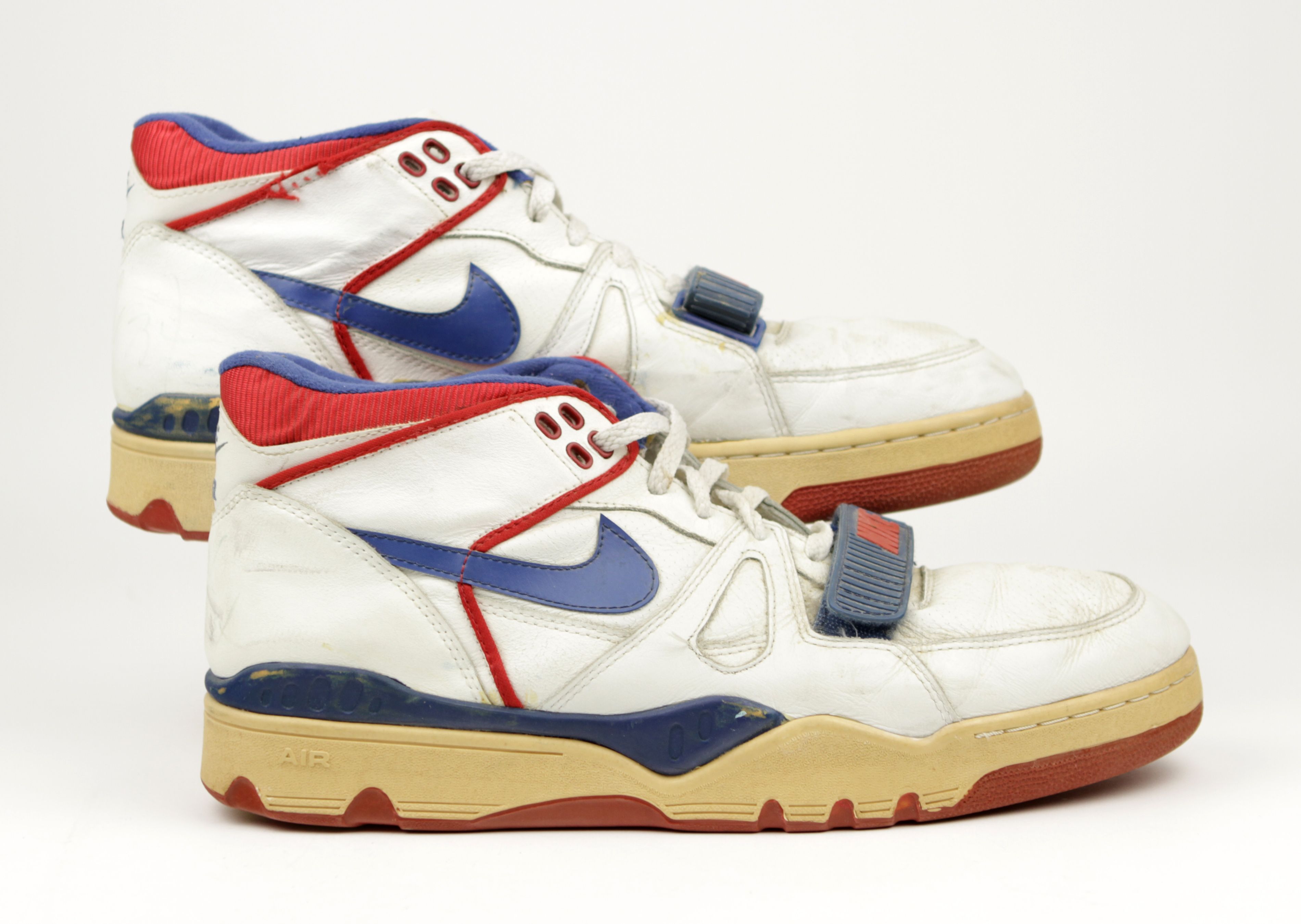 Lot Detail 1988 89 Charles Barkley Philadelphia 76ers Game Worn Signed Shoes MEARS Auction LOA JSA