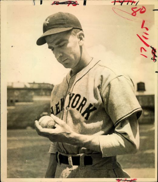 1940s Carl Hubbell New York Giants “St. Petersburg Times” Original 6.5 x 7.5 News Photo (“St. Petersburg Times” Hologram/MEARS LOA)