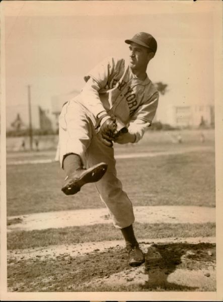 1940s Carl Hubbell New York Giants “St. Petersburg Times” Original 6 x 8 News Photo (“St. Petersburg Times” Hologram/MEARS LOA)