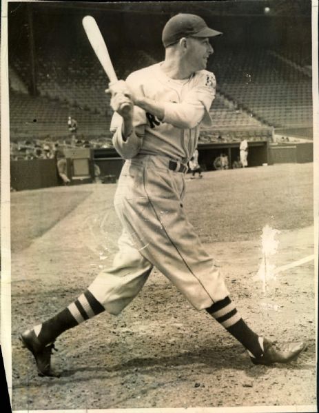 1939 Doc Cramer Boston Red Sox “Seattle Times” Original 6 x 8 News Photo (“Seattle Times” Hologram/MEARS LOA)