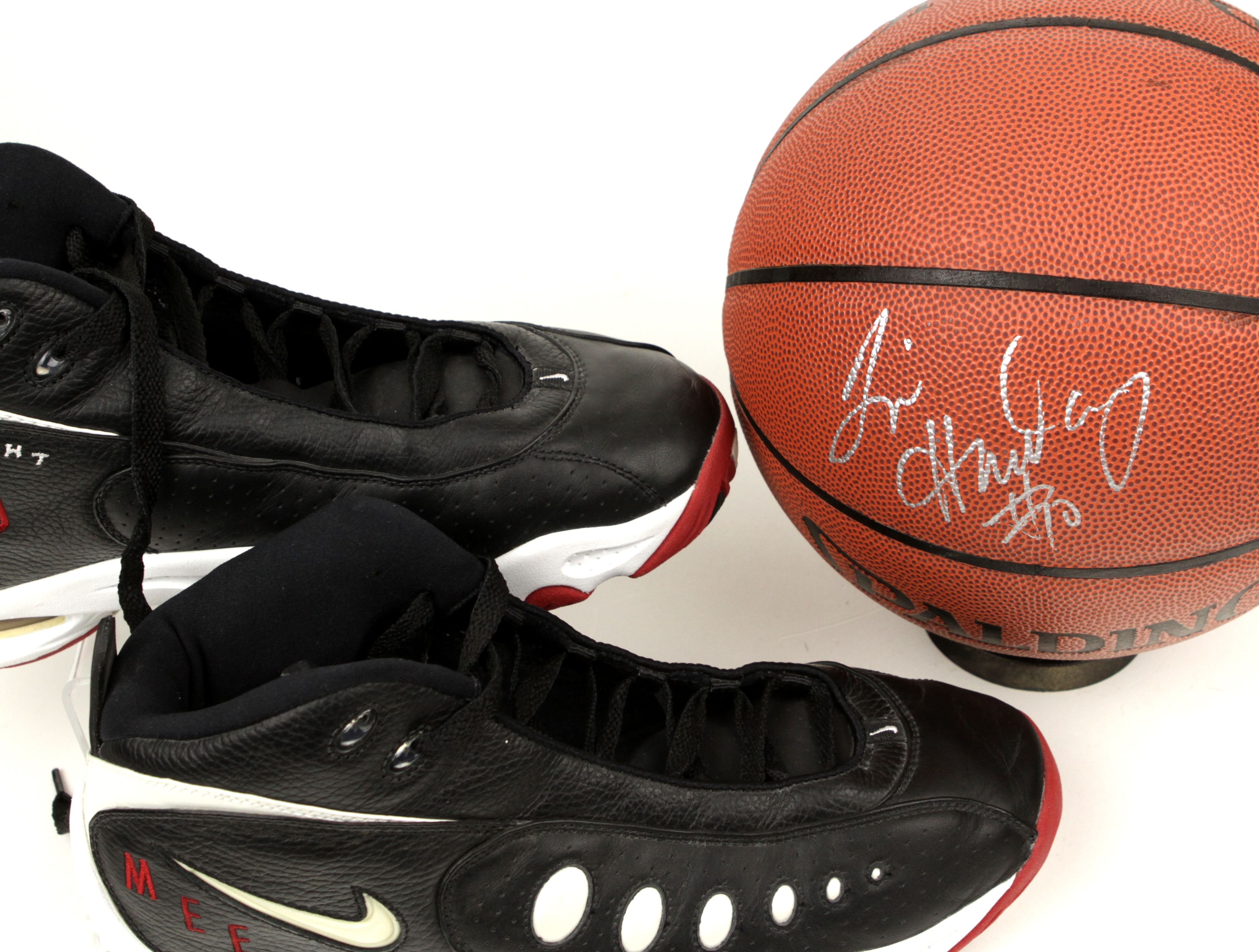Lot Detail - 2000 Heat Game Worn Nike Shoes & Signed (MEARS Auction LOA)