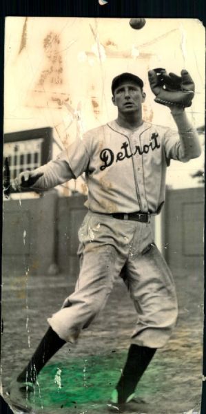 1935-40  Hank Greenberg Detroit Tigers "Boston Herald Archives" Original Photo - Lot of 2 (Boston Herald Hologram/MEARS LOA)
