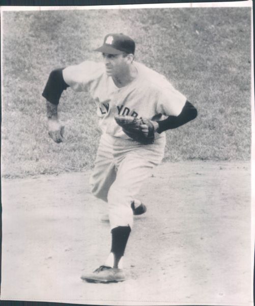 1953-57 Sal Maglie Brooklyn Dodgers NY Giants NY Yankees  "TSN Collection Archives" Original Photos (Sporting News Collection Hologram/MEARS Photo LOA) - Lot of 6
