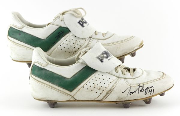 1984-86 Tom Flynn Green Bay Packers Game Worn Signed Cleats (Scott Waters/MEARS LOA/JSA)