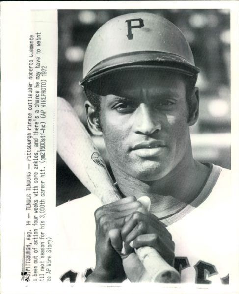 1969-73 Roberto Clemente Pittsburgh Pirates "Seattle Times Archives" Original Photos (ST Archives Hologram/MEARS LOA) - Lot of 3