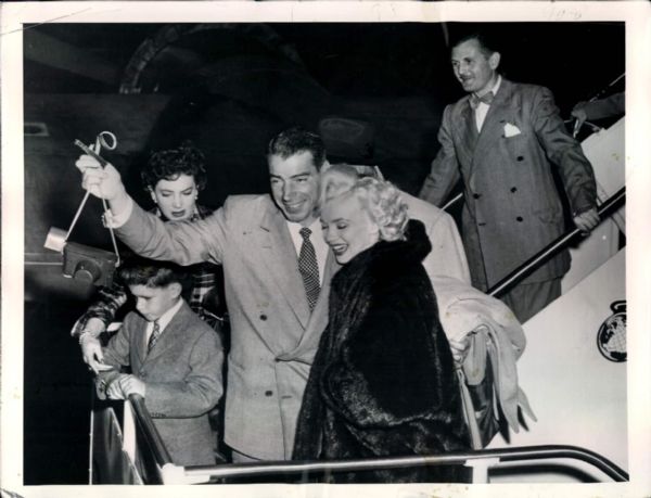 1954 Joe DiMaggio & Marilyn Monroe "Boston Herald Archives" Original 7" x 9" Photo (BH Archives Hologram/MEARS LOA)