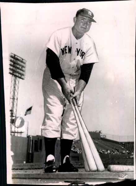1953 Johnny Mize New York Yankees  "Boston Herald Collection Archives" Original 5 3/4" x 8 1/4" Photo (BH Hologram/MEARS LOA)