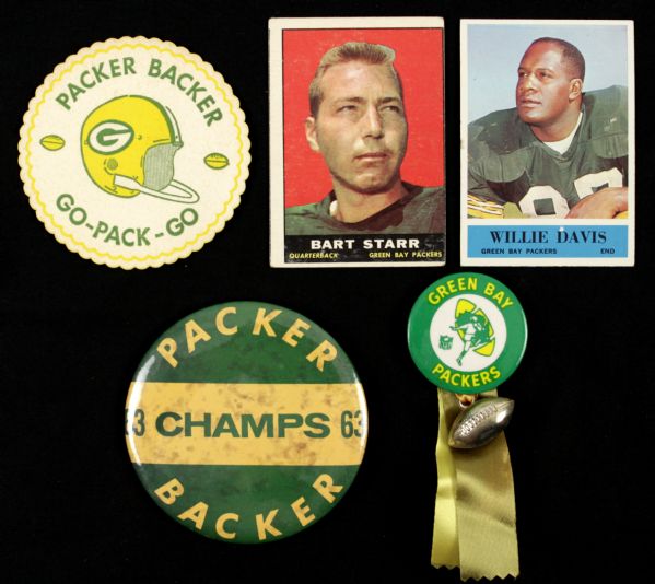 1960s Green Bay Packers Pinback Button Charm & Bart Starr Willie Davis Cards  (Lot of 5) 