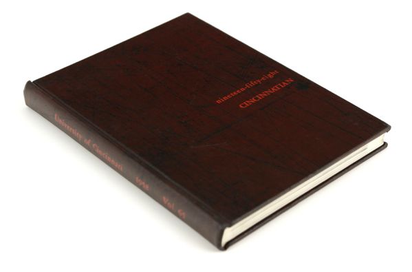 1958 University of Cincinnati Yearbook w/11 Oscar Robertson Photos 