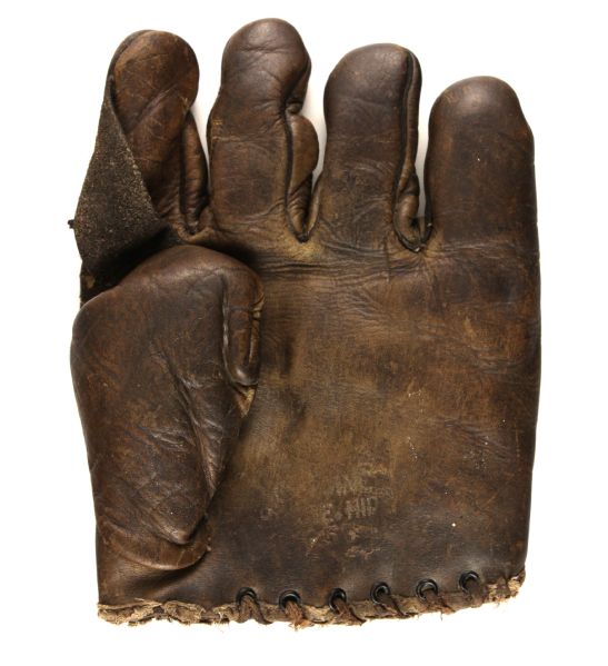 1922-25 D&M G55 Model Baseball Glove w / 1” web (MEARS LOA)