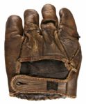 1922-25 D&M G55 Model Baseball Glove w / 1” web (MEARS LOA)