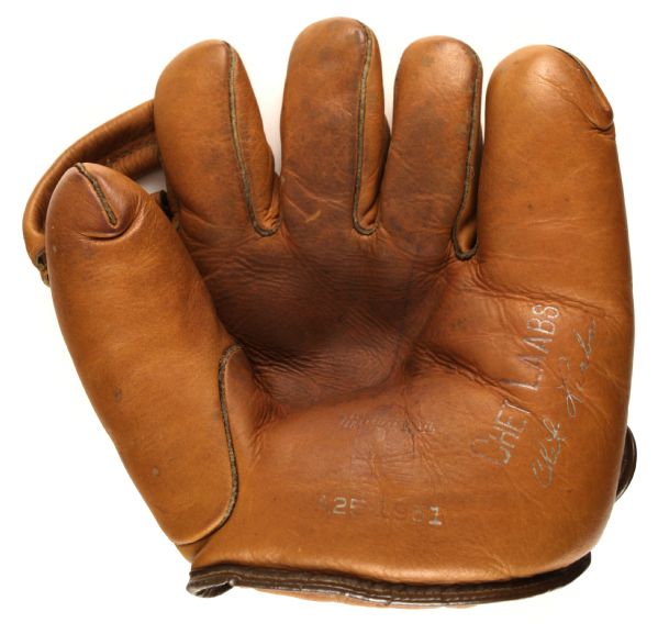 1939-45 circa Chet Laabs St. Louis Browns Milwaukee Brewers AAA Gambles Hiawatha Brand two tunnel web Store Model Baseball Glove (MEARS LOA)