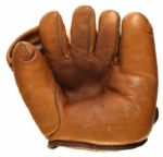 1939-45 circa Chet Laabs St. Louis Browns Milwaukee Brewers AAA Gambles Hiawatha Brand two tunnel web Store Model Baseball Glove (MEARS LOA)
