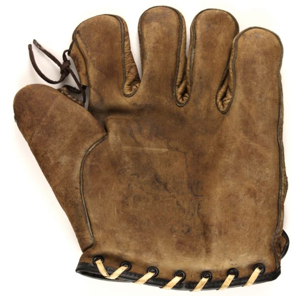 1920s Marathon Tunnel Loop Baseball Glove (MEARS LOA)