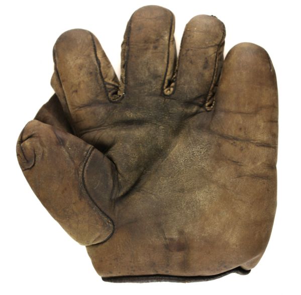 1910 circa Spalding Store Model Baseball Glove w/ 1” web and asbestos lining (MEARS LOA)