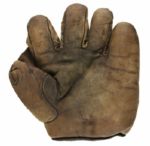 1910 circa Spalding Store Model Baseball Glove w/ 1” web and asbestos lining (MEARS LOA)