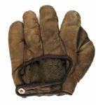 1910 circa Spalding Store Model Baseball Glove w/ 1” web and asbestos lining (MEARS LOA)