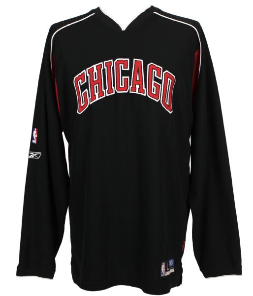 2000s Chicago Bulls #15 Game Worn Shooting Warmup Shooting Shirt (MEARS LOA) 